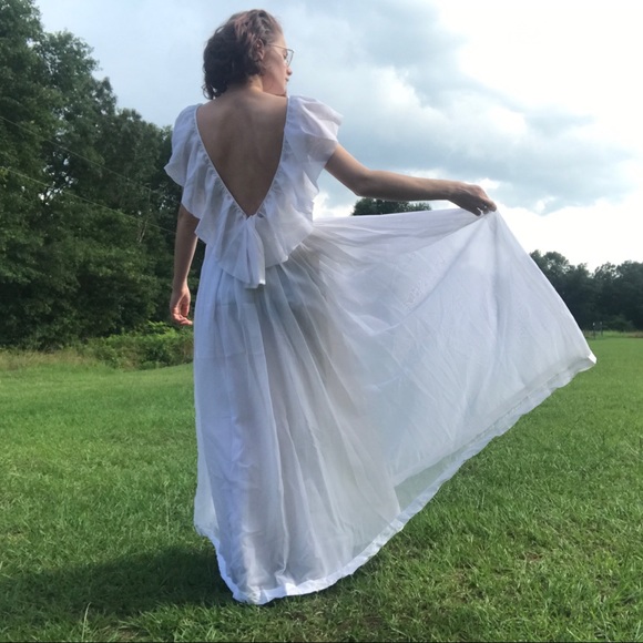 SOLD Dreamy 1970’s white dress with an open back - Picture 3 of 9